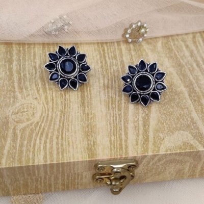 OVERSIZED FLORAL STUDS