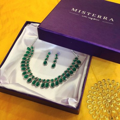 GREEN STONE NECKLACE SET